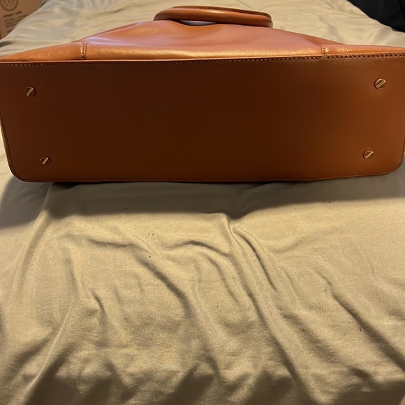 Tory Burch dome bag. Had a few marks as show but great price. - Picture 4 of 4